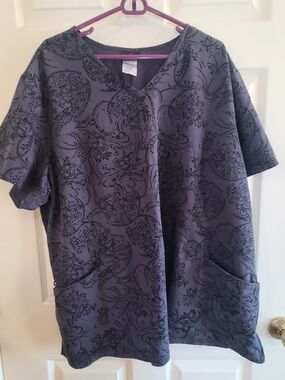 Women's V-Neck Printed Scrub Top - Gray